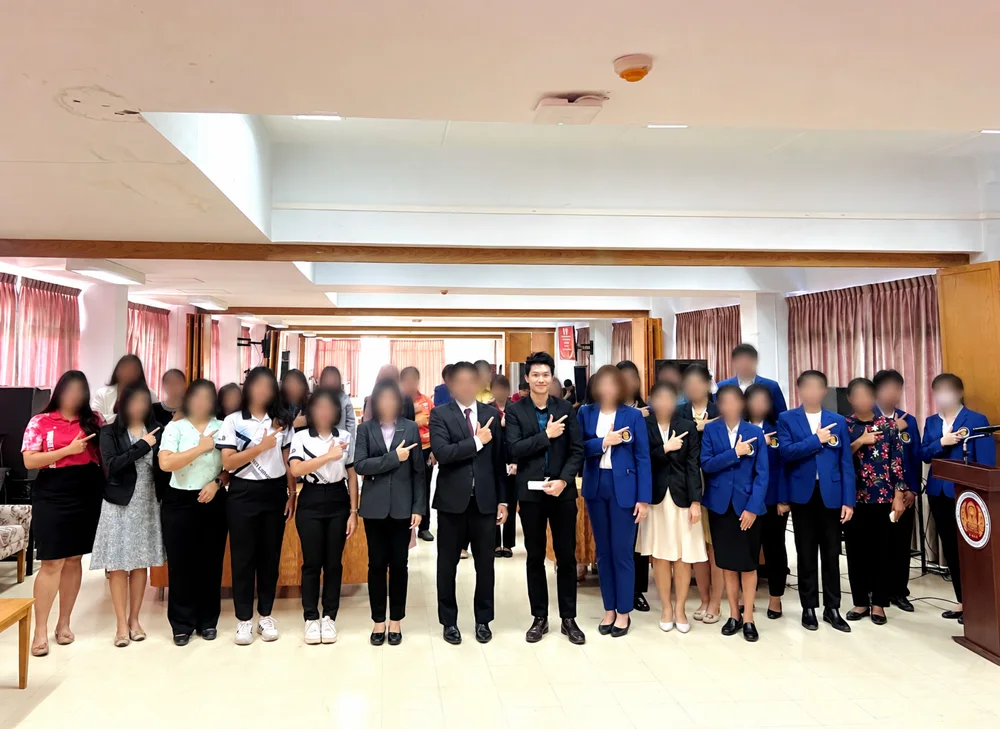 พี่ Mob กับคณะอาจารย์หลังการบรรยาย